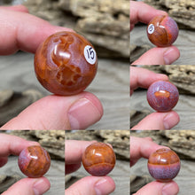 Bild in Galerie-Viewer laden, Carnelian Snakeskin 22mm Spheres