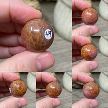 Bild in Galerie-Viewer laden, Carnelian Snakeskin 22mm Spheres