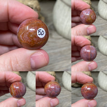 Bild in Galerie-Viewer laden, Carnelian Snakeskin 22mm Spheres