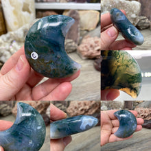 Bild in Galerie-Viewer laden, Moss Agate 2.25" Moons