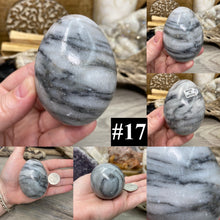 Bild in Galerie-Viewer laden, Onyx 2.5" Eggs from Mexico