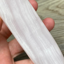 将图像加载到图库查看器中,Pink Calcite / Mangano Calcite 4" Moon