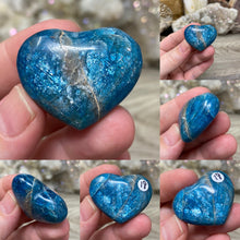 Bild in Galerie-Viewer laden, Blue Apatite Small Pocket Hearts