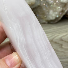 将图像加载到图库查看器中,Pink Calcite / Mangano Calcite 4" Moon