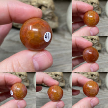 Bild in Galerie-Viewer laden, Carnelian Snakeskin 22mm Spheres