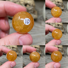 Bild in Galerie-Viewer laden, Carnelian Snakeskin 22mm Spheres