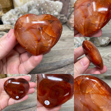 Bild in Galerie-Viewer laden, Carnelian Heart Palm Stone #11