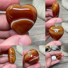 Bild in Galerie-Viewer laden, Carnelian 30mm Hearts