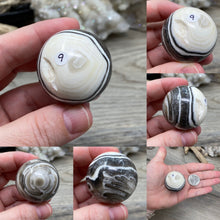 Bild in Galerie-Viewer laden, Zebra Onyx 1.5" Spheres from Mexico