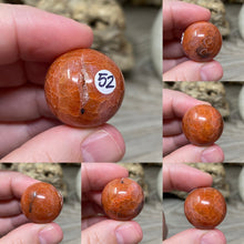 Bild in Galerie-Viewer laden, Carnelian Snakeskin 22mm Spheres
