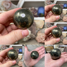 Bild in Galerie-Viewer laden, Pyrite Spheres