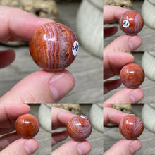 Bild in Galerie-Viewer laden, Carnelian Snakeskin 22mm Spheres