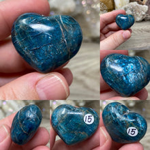 Bild in Galerie-Viewer laden, Blue Apatite Small Pocket Hearts