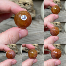 Bild in Galerie-Viewer laden, Carnelian Snakeskin 22mm Spheres