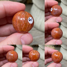 Bild in Galerie-Viewer laden, Carnelian Snakeskin 22mm Spheres