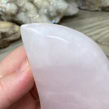 将图像加载到图库查看器中,Pink Calcite / Mangano Calcite 4" Moon