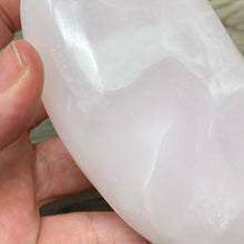 将图像加载到图库查看器中,Pink Calcite / Mangano Calcite 4" Moon