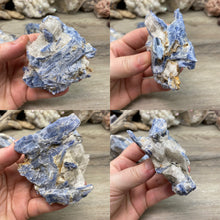 Bild in Galerie-Viewer laden, Blue Kyanite Cluster Parcel