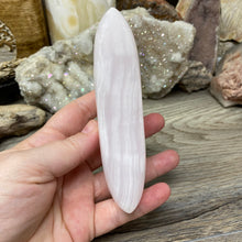 将图像加载到图库查看器中,Pink Calcite / Mangano Calcite 4" Moon