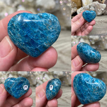 Bild in Galerie-Viewer laden, Blue Apatite Small Pocket Hearts