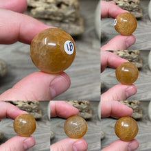 Bild in Galerie-Viewer laden, Carnelian Snakeskin 22mm Spheres