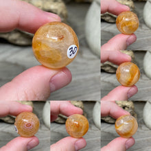 Bild in Galerie-Viewer laden, Carnelian Snakeskin 22mm Spheres
