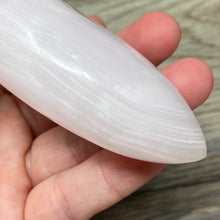 将图像加载到图库查看器中,Pink Calcite / Mangano Calcite 4" Moon