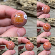 Bild in Galerie-Viewer laden, Carnelian Snakeskin 22mm Spheres