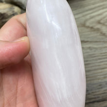 将图像加载到图库查看器中,Pink Calcite / Mangano Calcite 4" Moon
