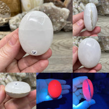 Load image into Gallery viewer, Pink Calcite / Mangano Palm Stones