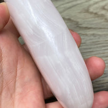 将图像加载到图库查看器中,Pink Calcite / Mangano Calcite 4" Moon