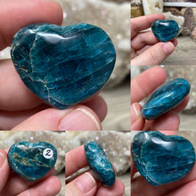 Bild in Galerie-Viewer laden, Blue Apatite Small Pocket Hearts