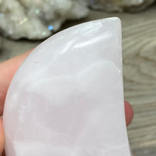 将图像加载到图库查看器中,Pink Calcite / Mangano Calcite 4" Moon