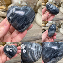 Bild in Galerie-Viewer laden, Onyx 2.25" Hearts from Mexico