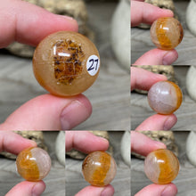 Bild in Galerie-Viewer laden, Carnelian Snakeskin 22mm Spheres