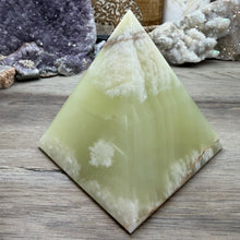 Load image into Gallery viewer, Green Onyx 4" Pyramid #04
