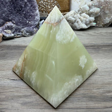 Load image into Gallery viewer, Green Onyx 4" Pyramid #04