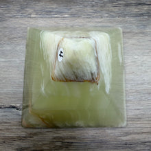 Load image into Gallery viewer, Green Onyx 4" Pyramid #04