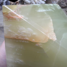 Load image into Gallery viewer, Green Onyx 4" Pyramid #04