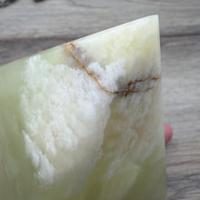 Load image into Gallery viewer, Green Onyx 4" Pyramid #04