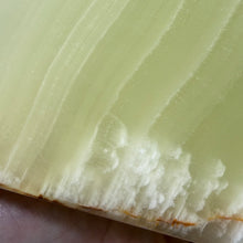 Load image into Gallery viewer, Green Onyx 4" Pyramid #04