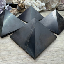 Cargar imagen en el visor de la galería, Shungite 3" Pyramids