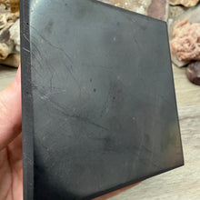 Cargar imagen en el visor de la galería, Shungite 3" Pyramids