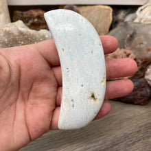 Bild in Galerie-Viewer laden, Blue Aragonite Moon #03