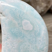 Bild in Galerie-Viewer laden, Blue Aragonite Moon #04