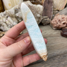 Bild in Galerie-Viewer laden, Blue Aragonite Moon #05