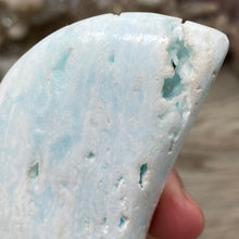 Bild in Galerie-Viewer laden, Blue Aragonite Moon #06