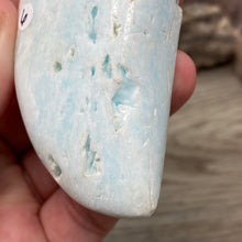 Bild in Galerie-Viewer laden, Blue Aragonite Moon #06