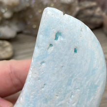 Bild in Galerie-Viewer laden, Blue Aragonite Moon #06