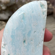 Bild in Galerie-Viewer laden, Blue Aragonite Moon #06